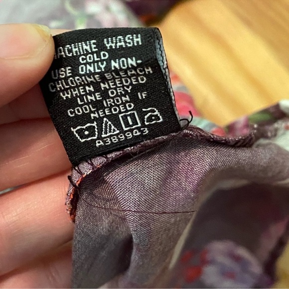 NWT Tolani Collection Button Down Long Sleeve Ruffle Cuff Amity Floral top Sz M - Picture 6 of 10